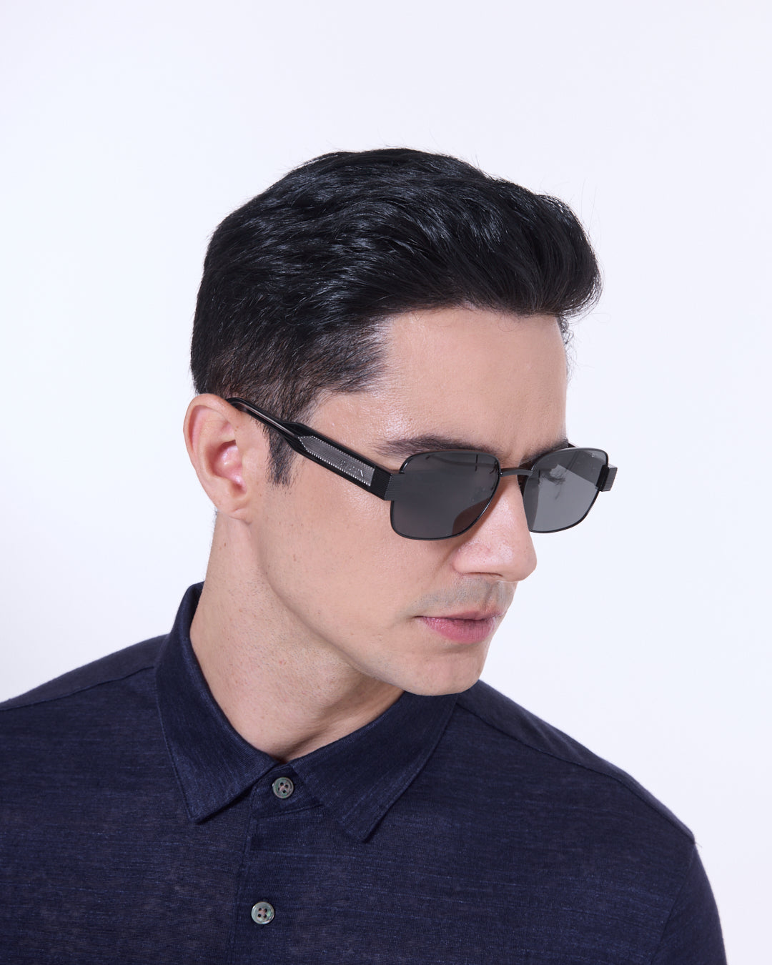 VV013 black 2