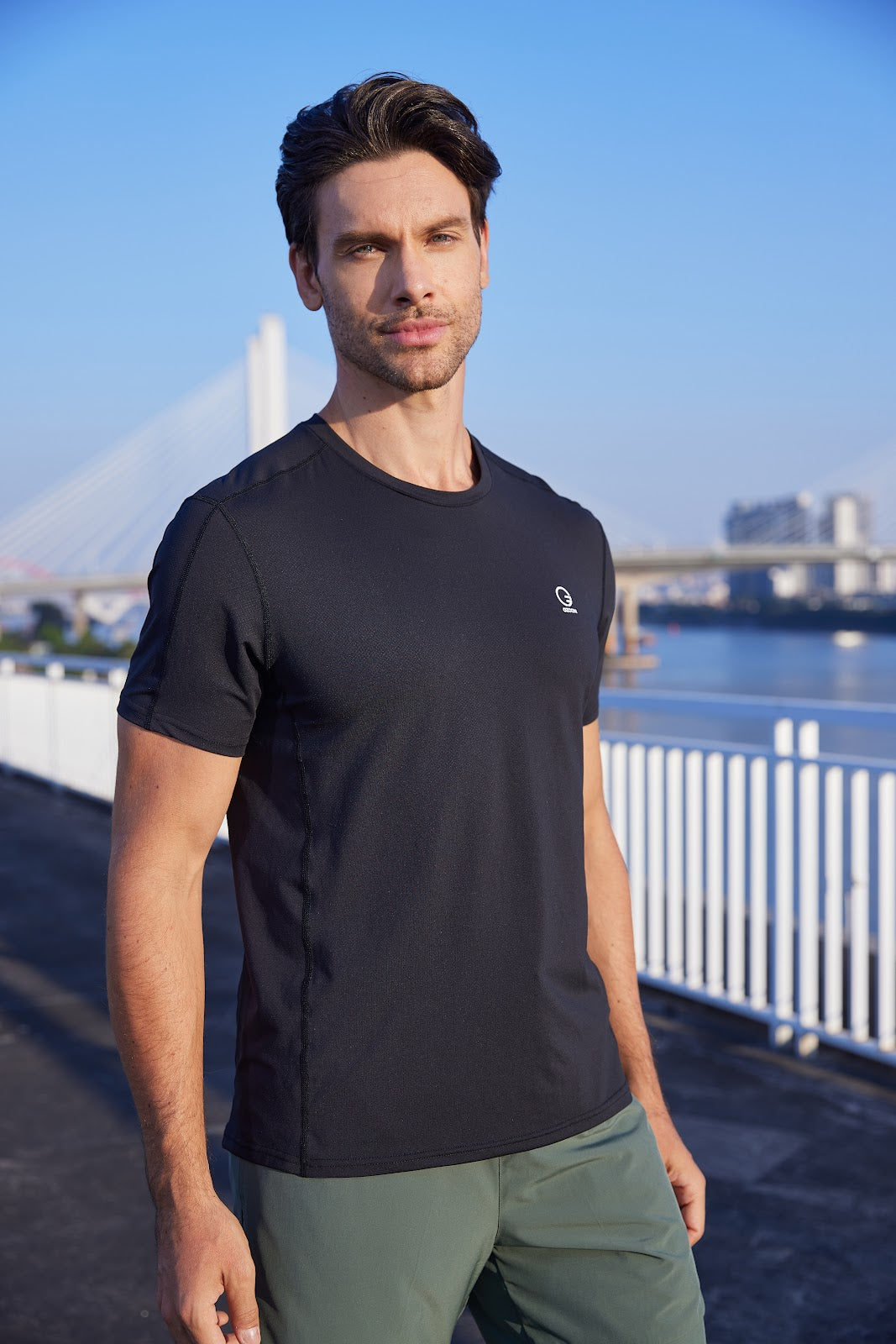 037285-BLACK-02