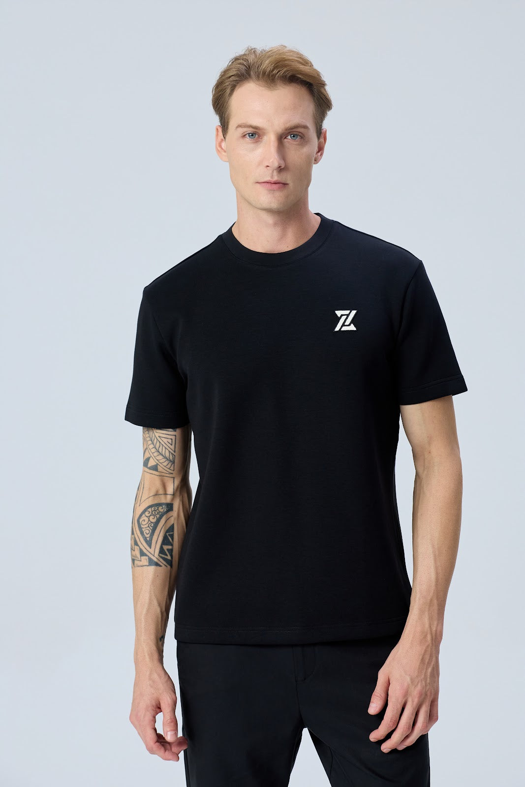 B2001-BLACK-03
