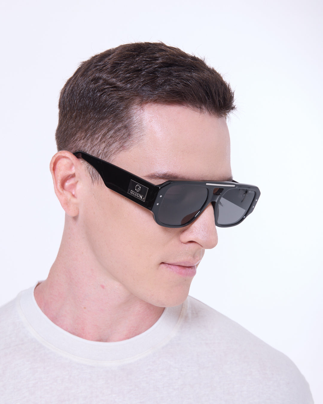 VV001 black 2