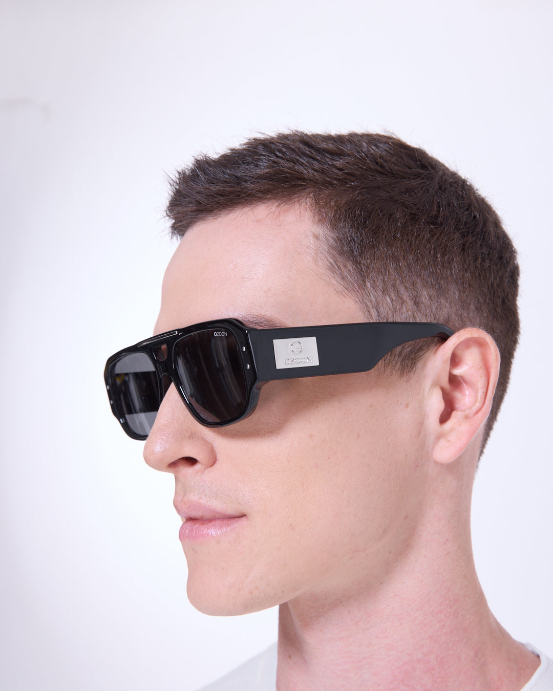 VV001 black 3