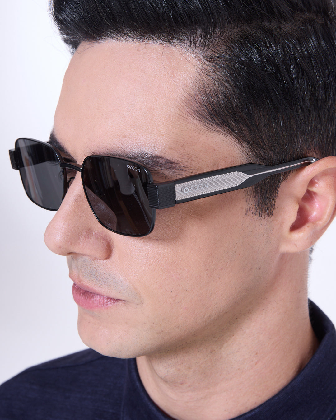 VV013 black 3